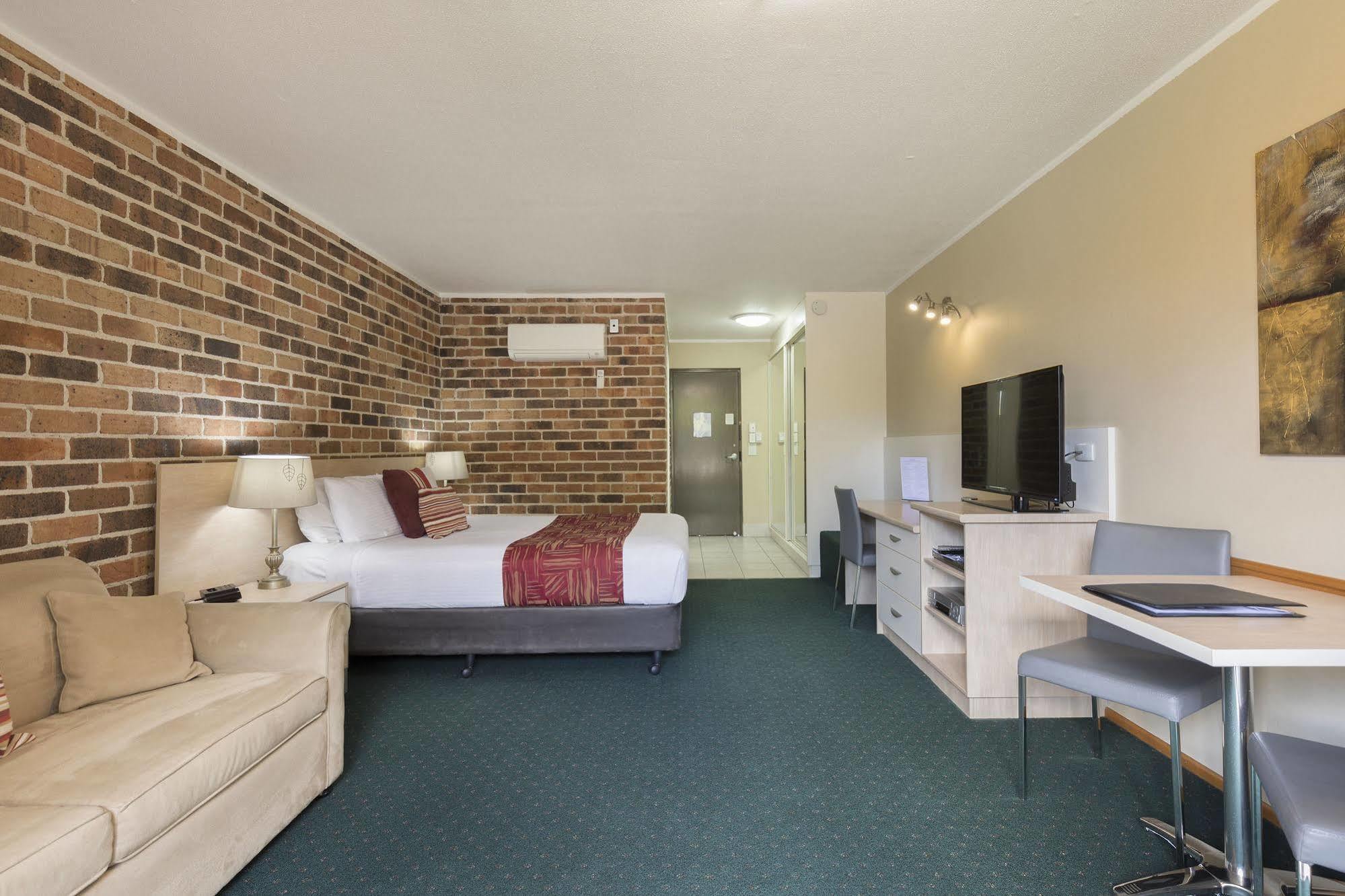 Beenleigh Motor 4*